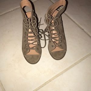 Cute American eagle booties